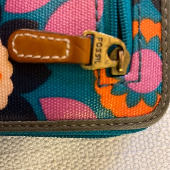FOSSIL flowered print wallet Almost new - Picture 9 of 14